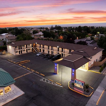 Quincy Inn And Suites Zewnętrze zdjęcie