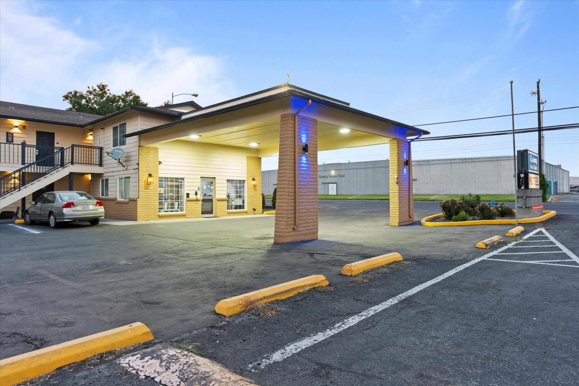 Quincy Inn And Suites Zewnętrze zdjęcie
