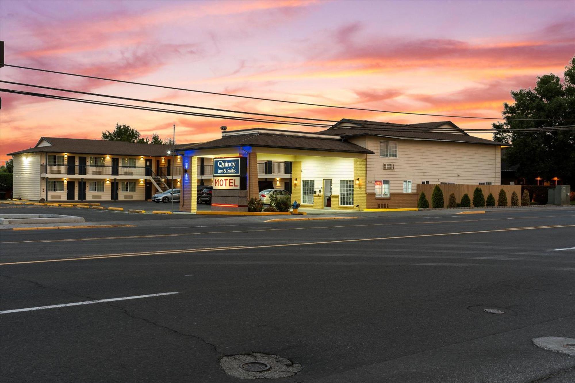 Quincy Inn And Suites Zewnętrze zdjęcie