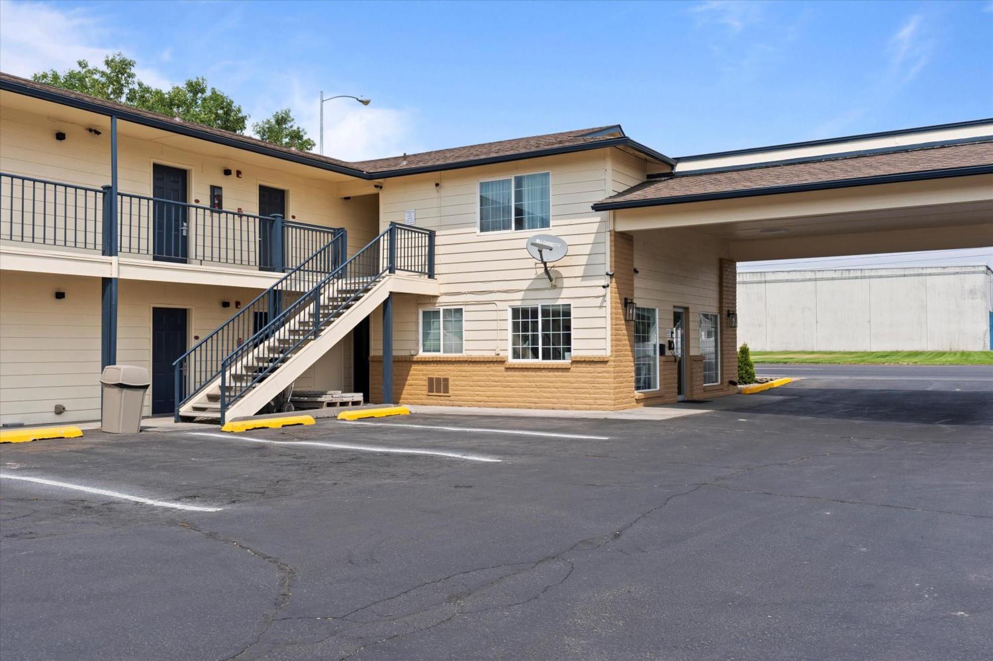 Quincy Inn And Suites Zewnętrze zdjęcie