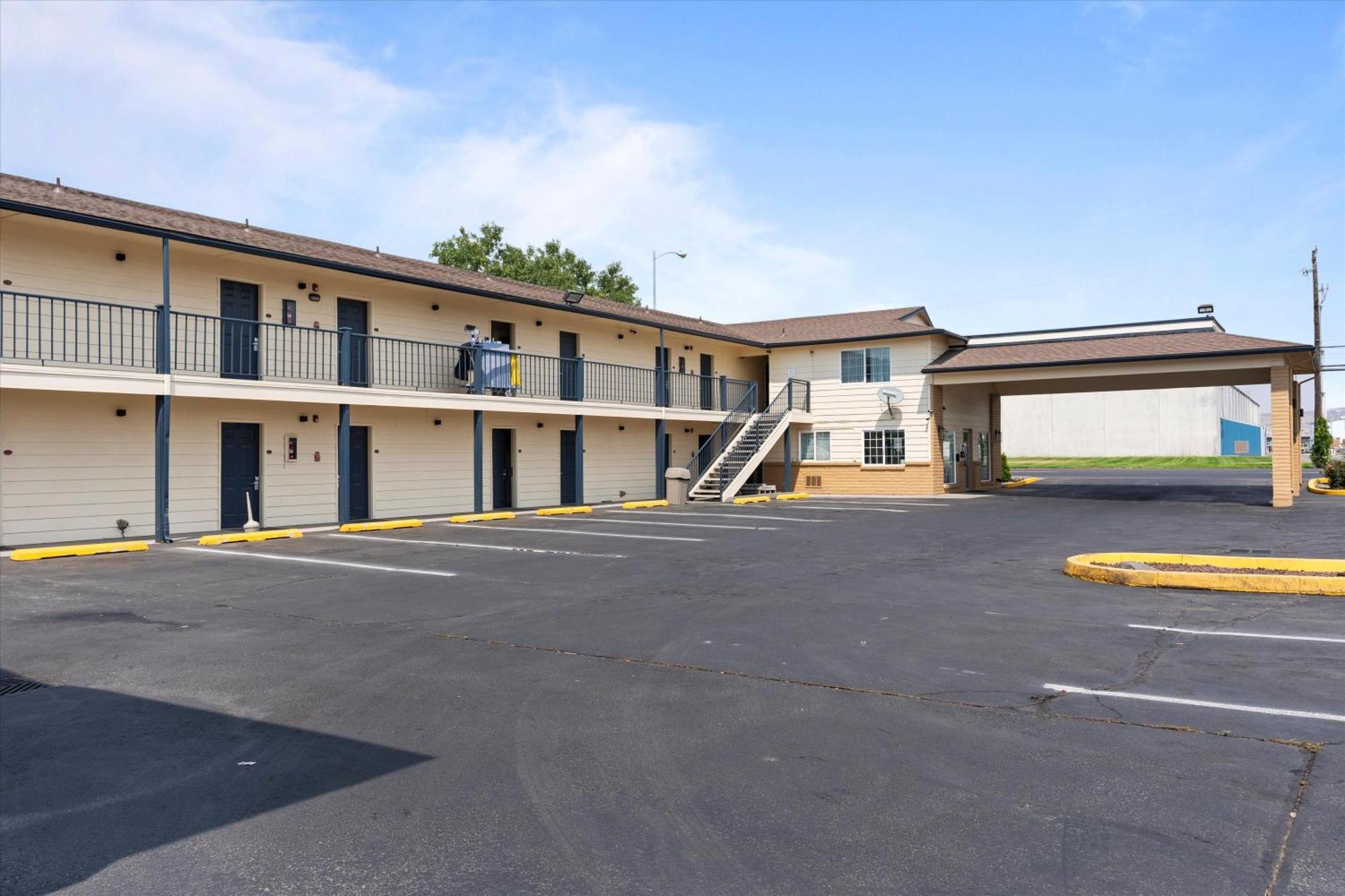 Quincy Inn And Suites Zewnętrze zdjęcie