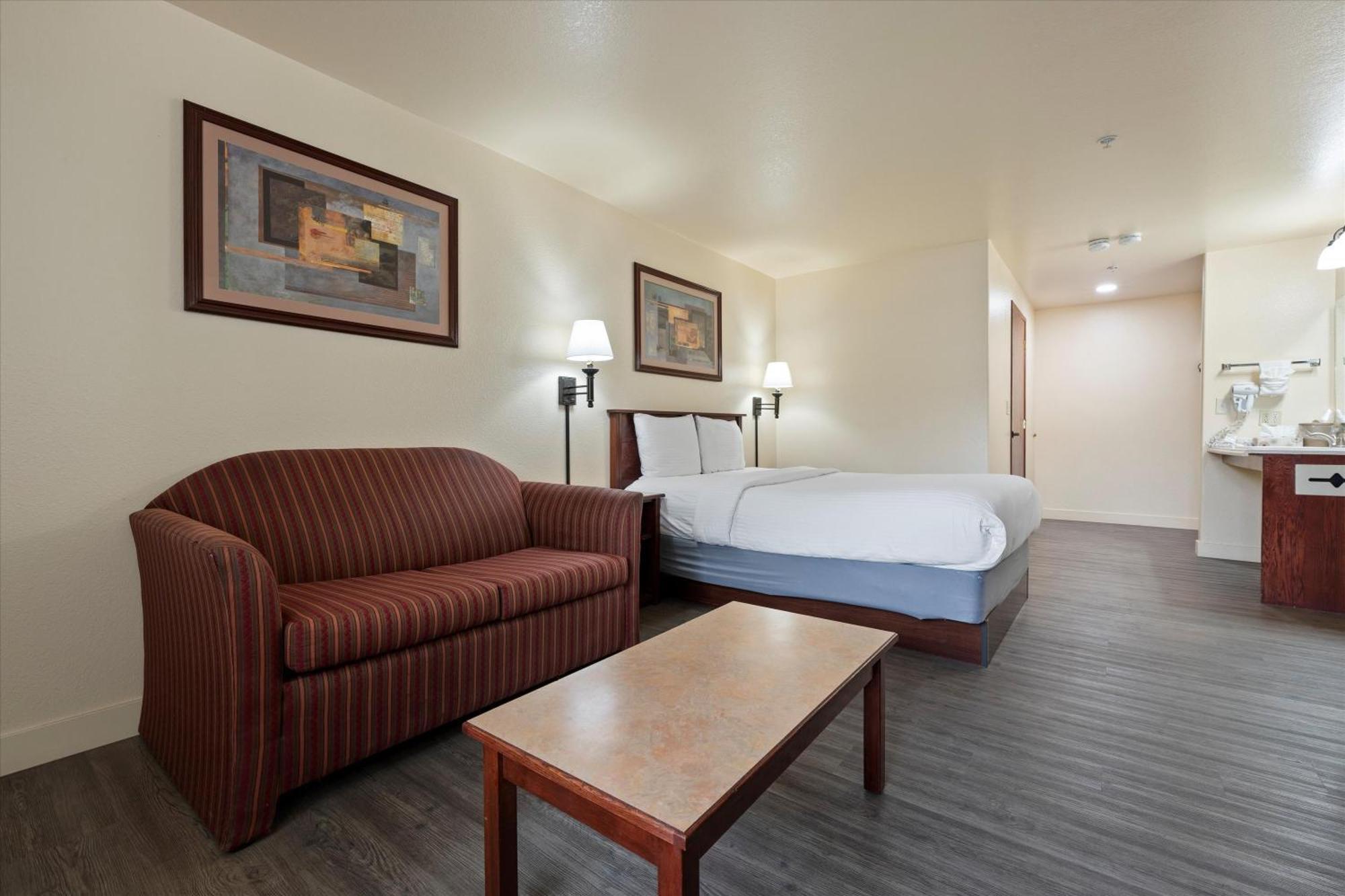 Quincy Inn And Suites Zewnętrze zdjęcie