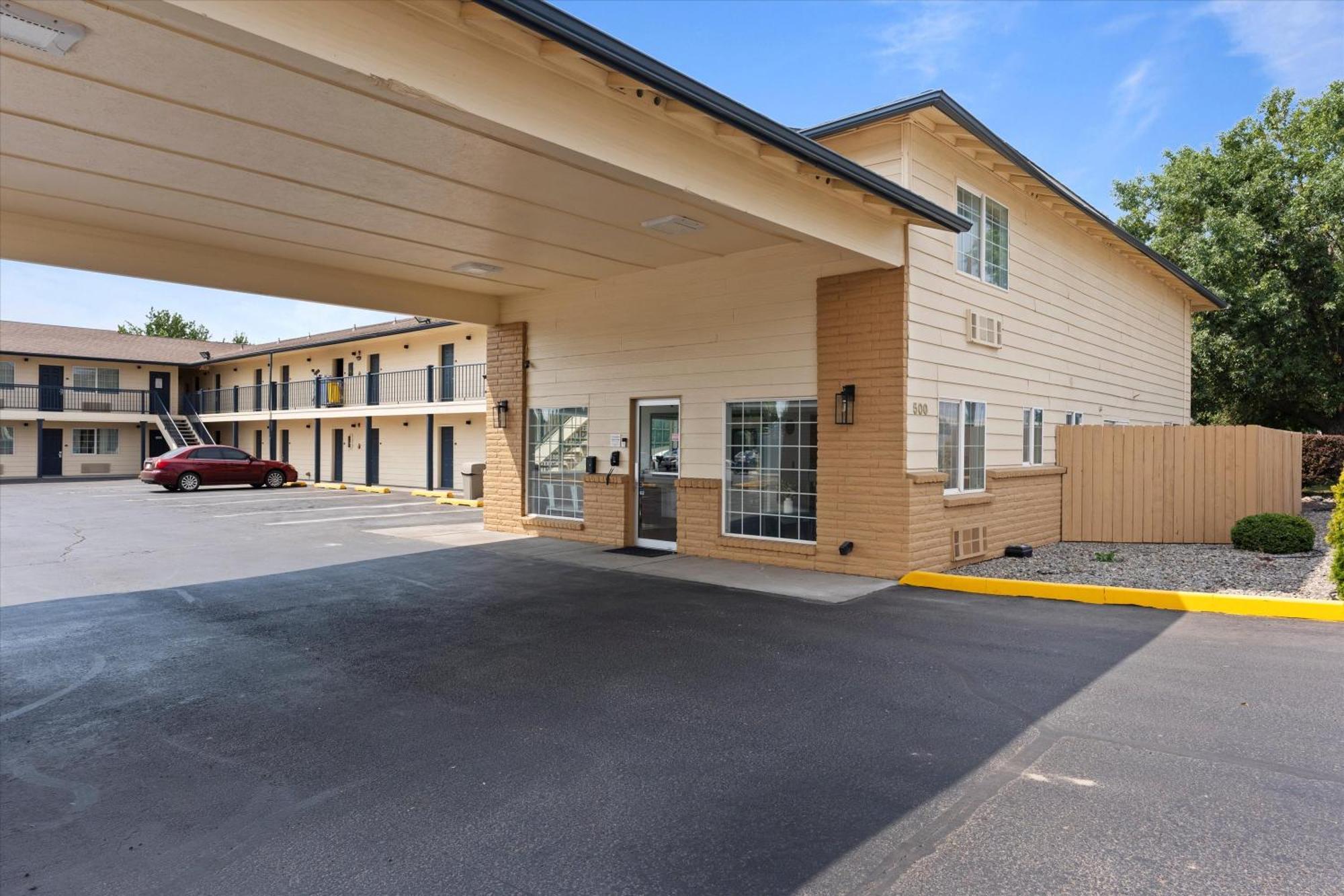 Quincy Inn And Suites Zewnętrze zdjęcie