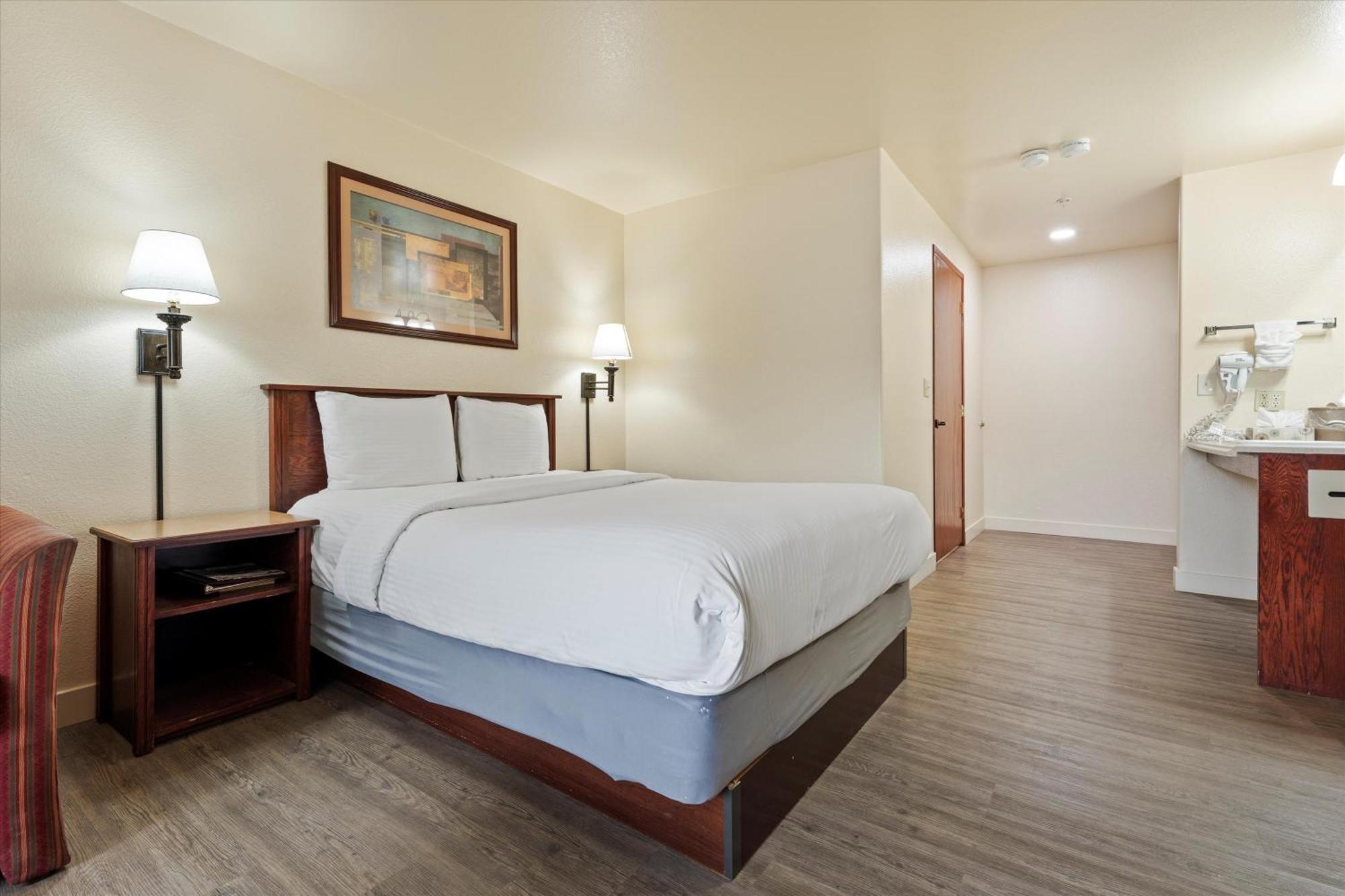 Quincy Inn And Suites Zewnętrze zdjęcie