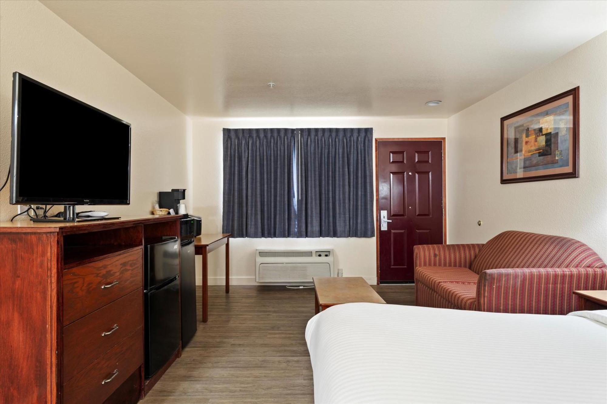 Quincy Inn And Suites Zewnętrze zdjęcie
