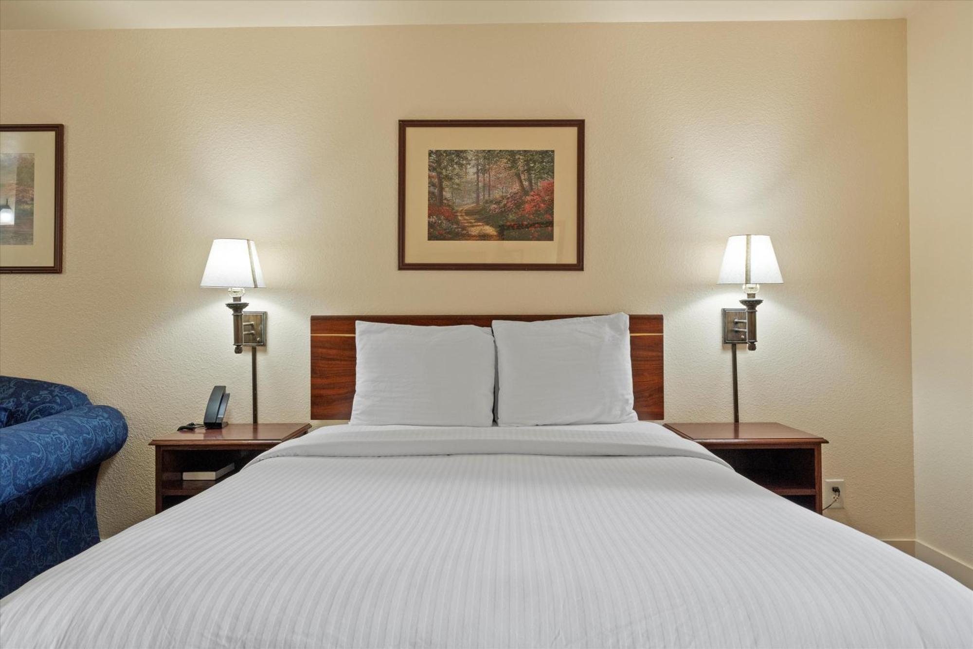 Quincy Inn And Suites Zewnętrze zdjęcie